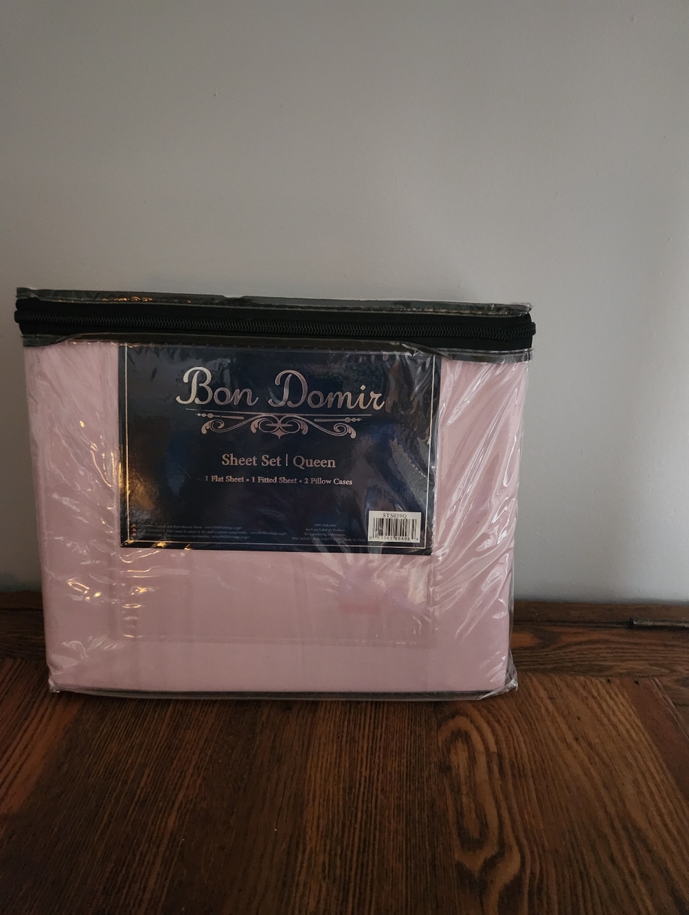 New  Bon Domir Queen Size -4 Piece  Pink Sheet Set. NIP